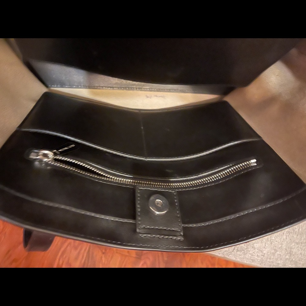 Michael Kors Black leather tote - Picture 6 of 6